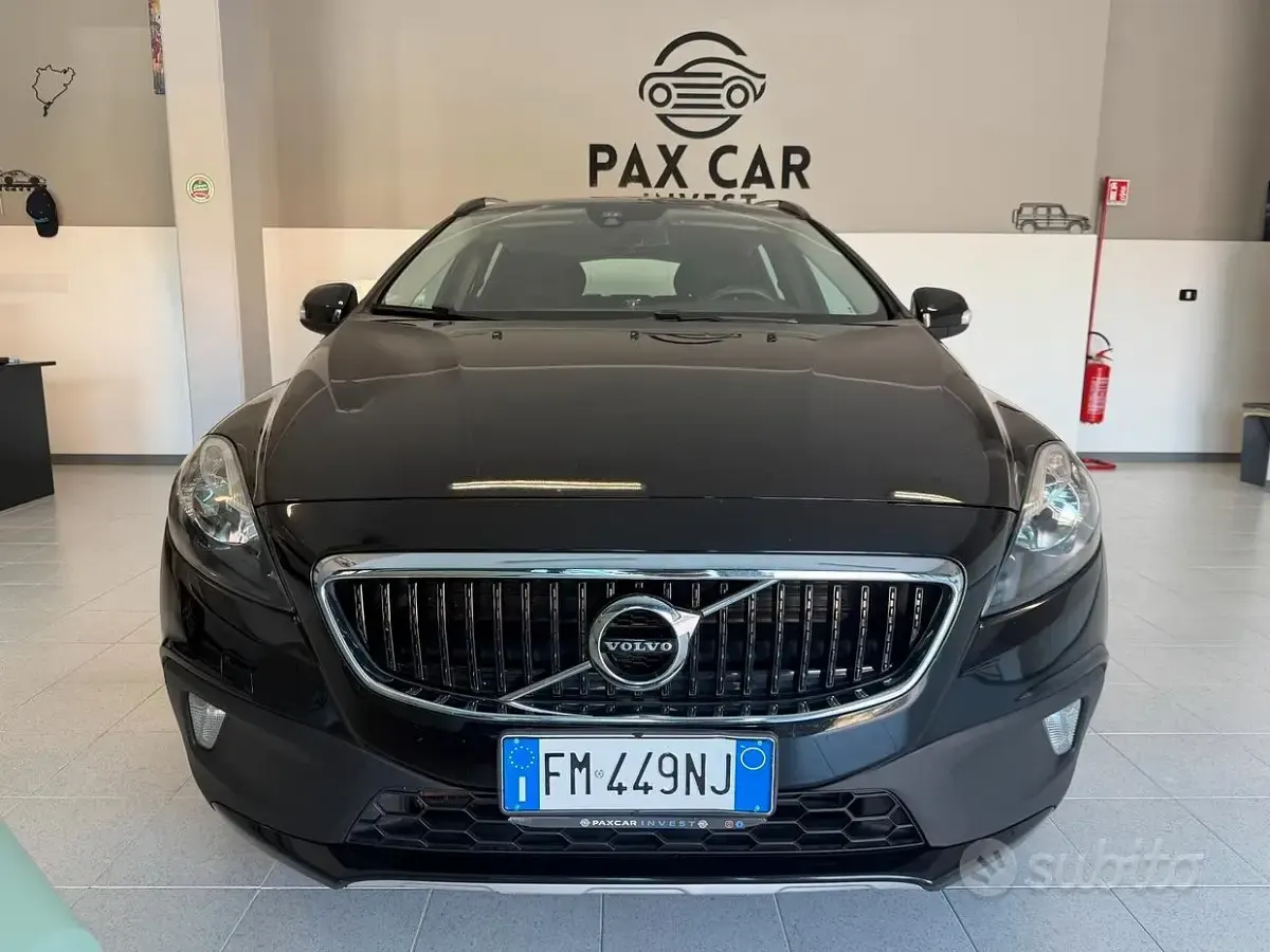 Usata Volvo V40 CC Business Edition 120 CV (88 kW) 2017 Nero Station wagon