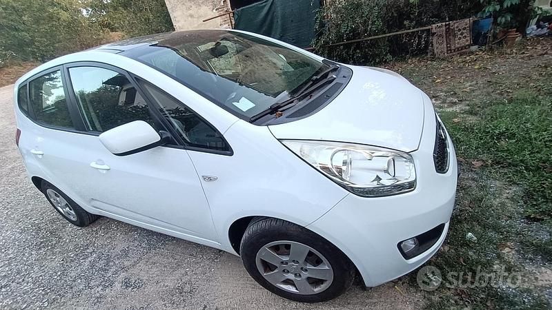 Usata Kia Venga 90 CV (66 kW) 2013 Bianco Utilitaria