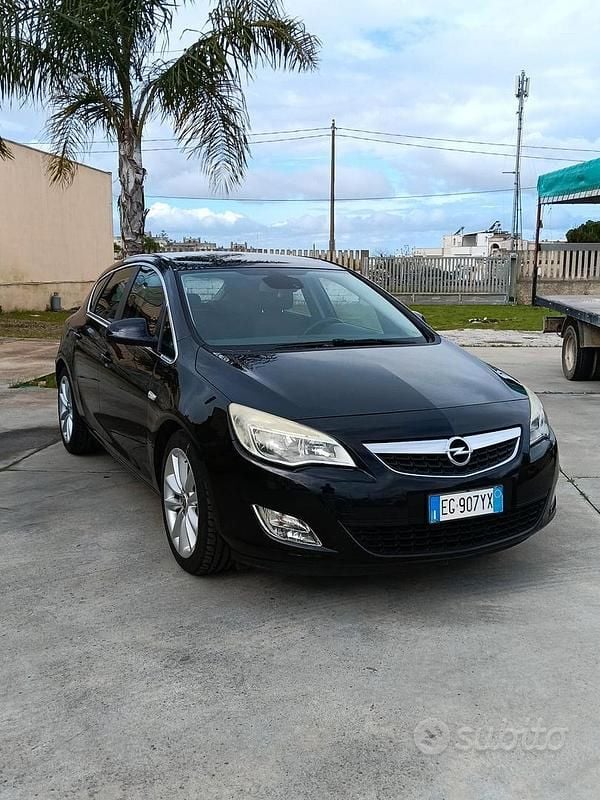 Usata Opel Astra Cosmo 110 CV (80 kW) 2011 Nero Station wagon