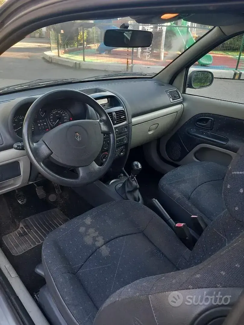 Usata Renault Clio 58 CV (42 kW) 2003 Grigio Utilitaria