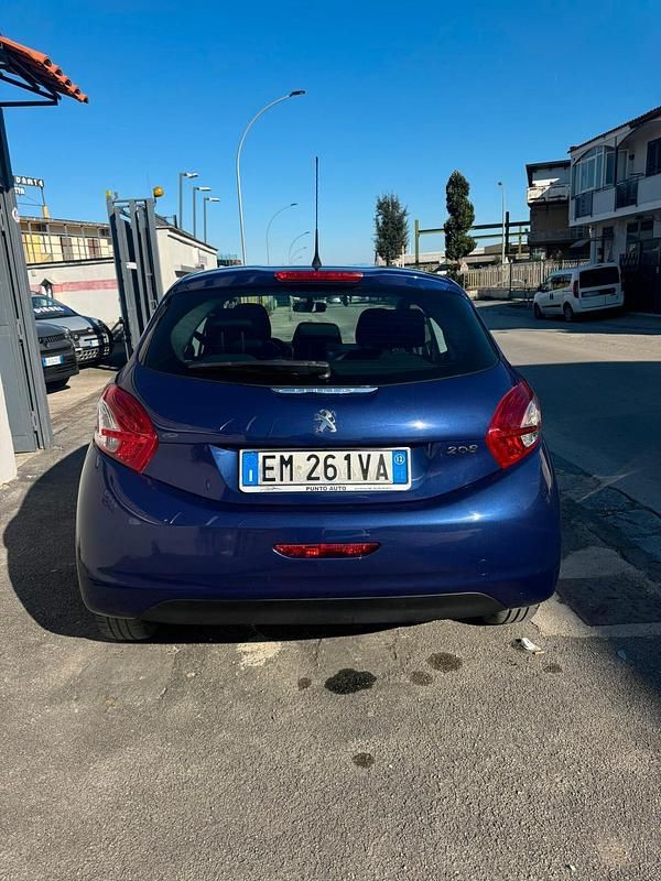 Usata Peugeot 208 Allure 68 CV (50 kW) 2012 Blu Utilitaria