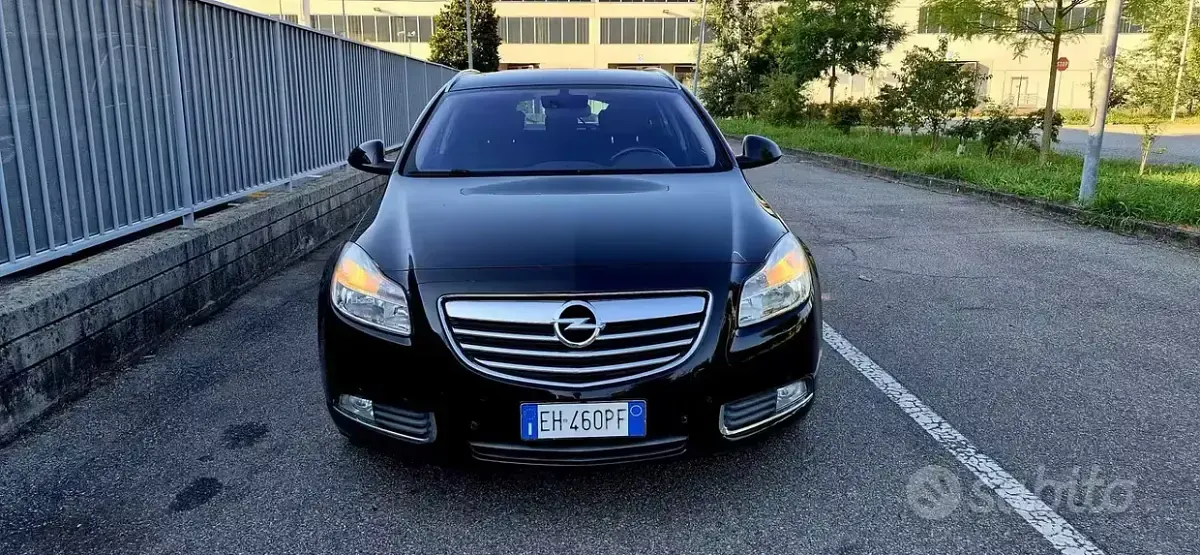 Usata Opel Insignia Sport 160 CV (117 kW) 2011 Nero Station wagon
