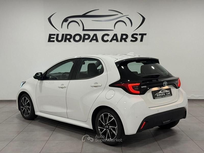 Usata Toyota Yaris Hybrid Trend 116 CV (85 kW) 2021 Bianco Utilitaria