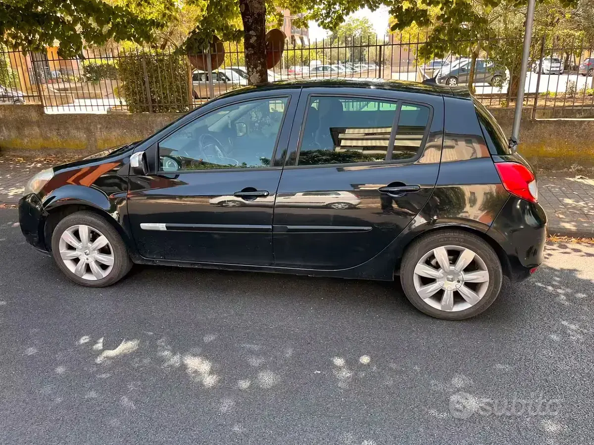 Usata Renault Clio III 75 CV (55 kW) 2012 Nero Berlina