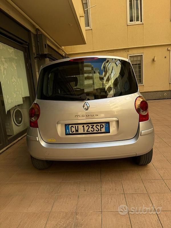 Usata Renault Modus 65 CV (47 kW) 2005 Grigio Monovolume