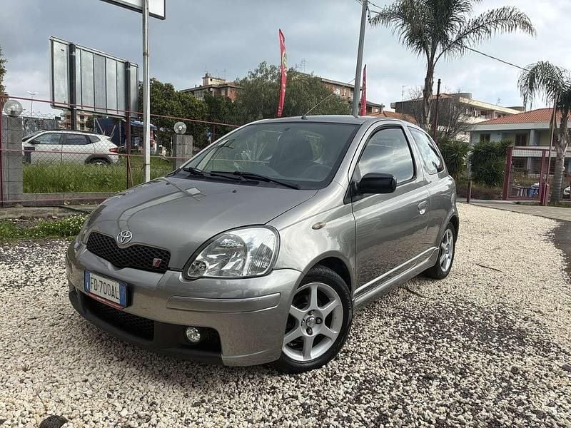 Usata Toyota Yaris 106 CV (77 kW) 2001 Bronzo Berlina