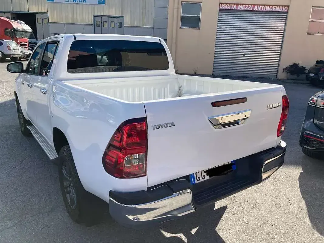 Occasion Toyota HiLux Lounge 150 ch (110 kW) 2021 Blanc Pick-up