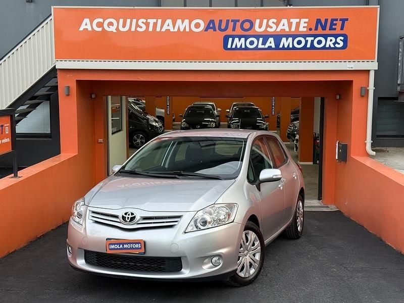 Usata Toyota Auris Sol 99 CV (72 kW) 2011 Grigio Utilitaria