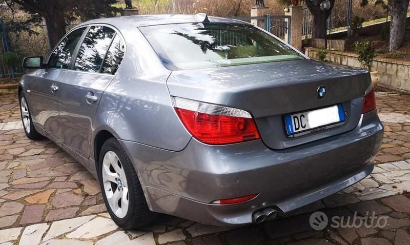 Usata BMW 530 231 CV (169 kW) 2006 Grigio Berlina