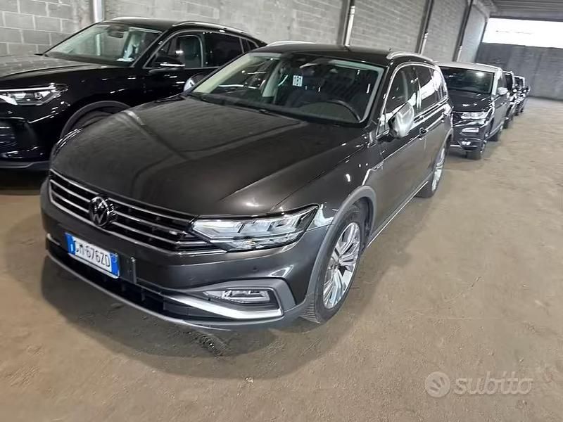 Usata VW Passat Alltrack 200 CV (147 kW) 2023 Manganese grey Station wagon