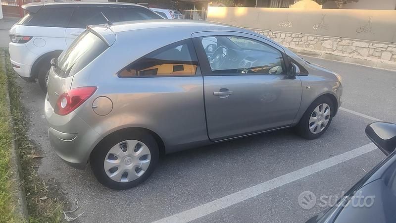Usata Opel Corsa 75 CV (55 kW) 2011 Grigio Utilitaria