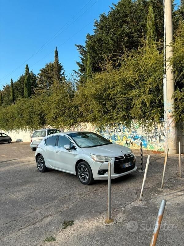Usata Citroën DS4 Chic 111 CV (81 kW) 2012 Bianco Utilitaria