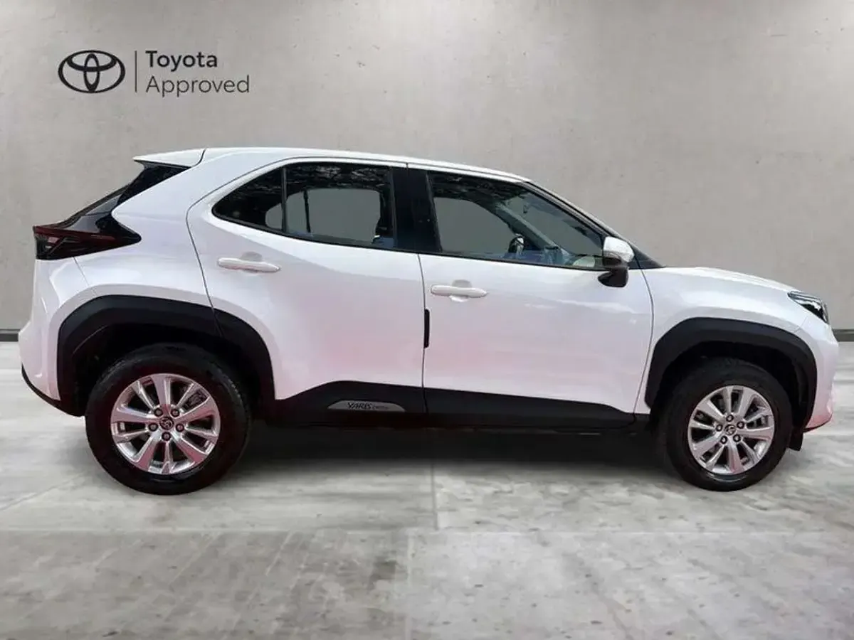Usata Toyota Yaris Cross Active 116 CV (85 kW) 2022 Bianco SUV