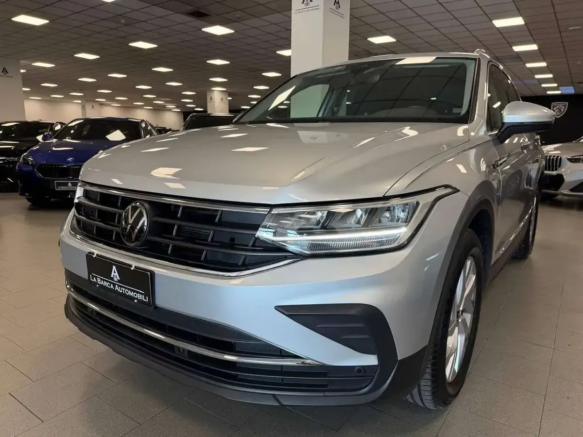 Usata VW Tiguan Life 150 CV (110 kW) 2024 Argento SUV
