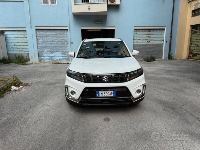 Usata Suzuki Vitara 129 CV (94 kW) 2023 Bianco SUV