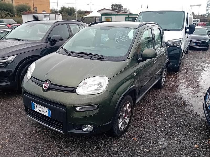Verde Usata 2015 Fiat Panda 4x4 Due volumi | 8900 € (Buon prezzo) - Immagine 1/4