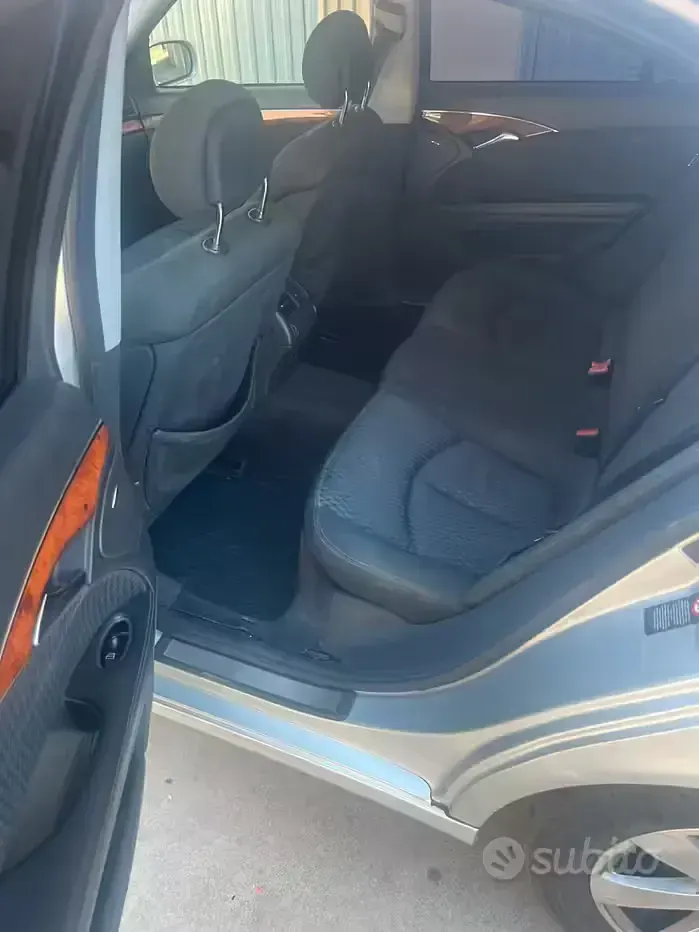 Usata Mercedes E270 177 CV (130 kW) 2002 Grigio Berlina