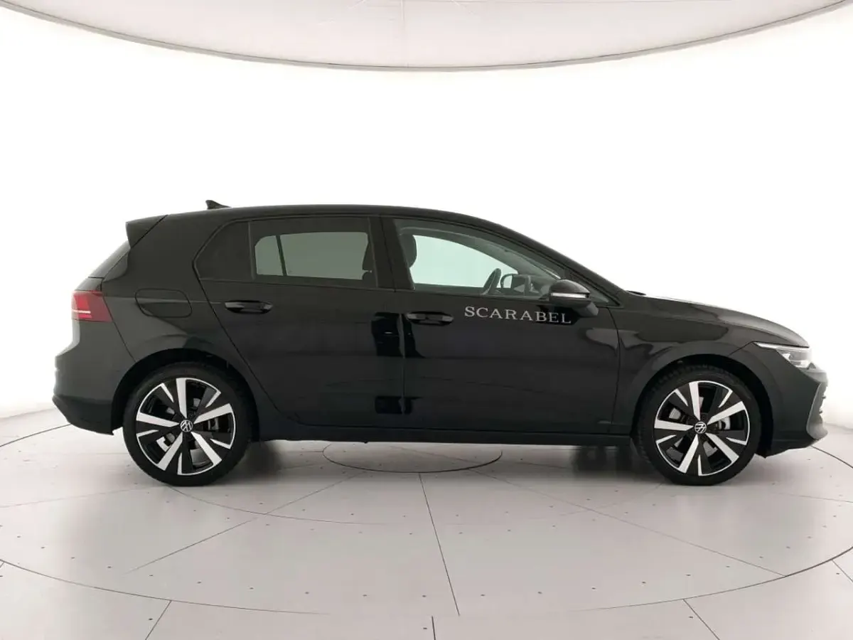 Usata VW Golf VIII Edition 204 CV (150 kW) 2025 Grenadill black metallizzato Berlina