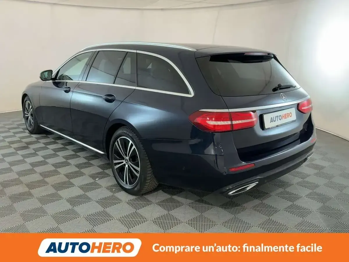 Usata Mercedes E200 160 CV (117 kW) 2019 Blu/azzurro Station wagon