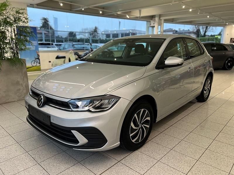 Reflex silver Usata 2024 VW Polo Life Utilitaria | 17.490 € (Ottimo prezzo) - Immagine 1/4