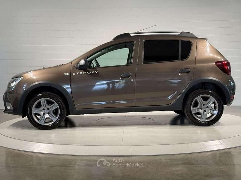 Usata Dacia Sandero Comfort 90 CV (66 kW) 2019 Marrone Berlina