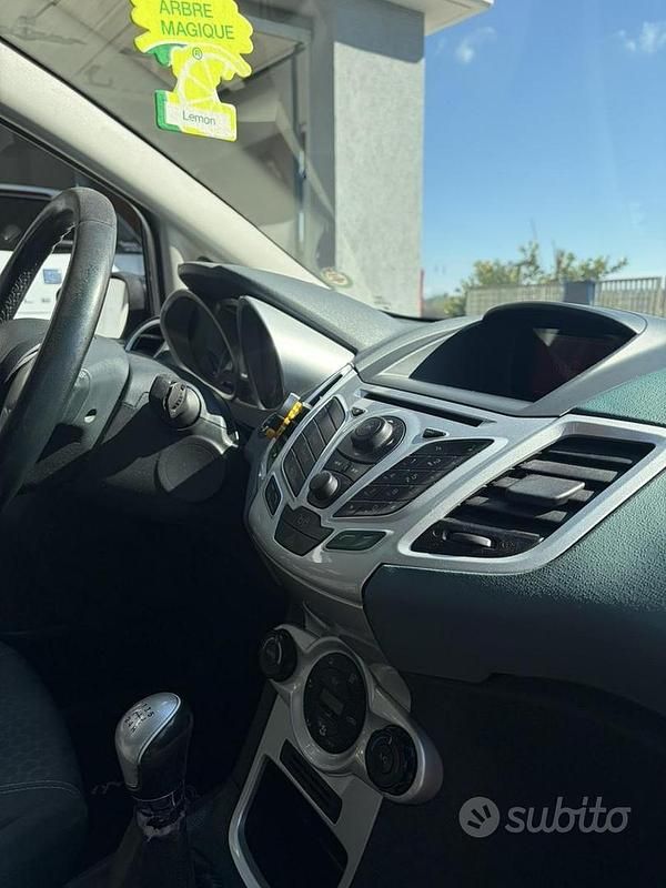 Usata Ford Fiesta 70 CV (51 kW) 2010 Nero Utilitaria