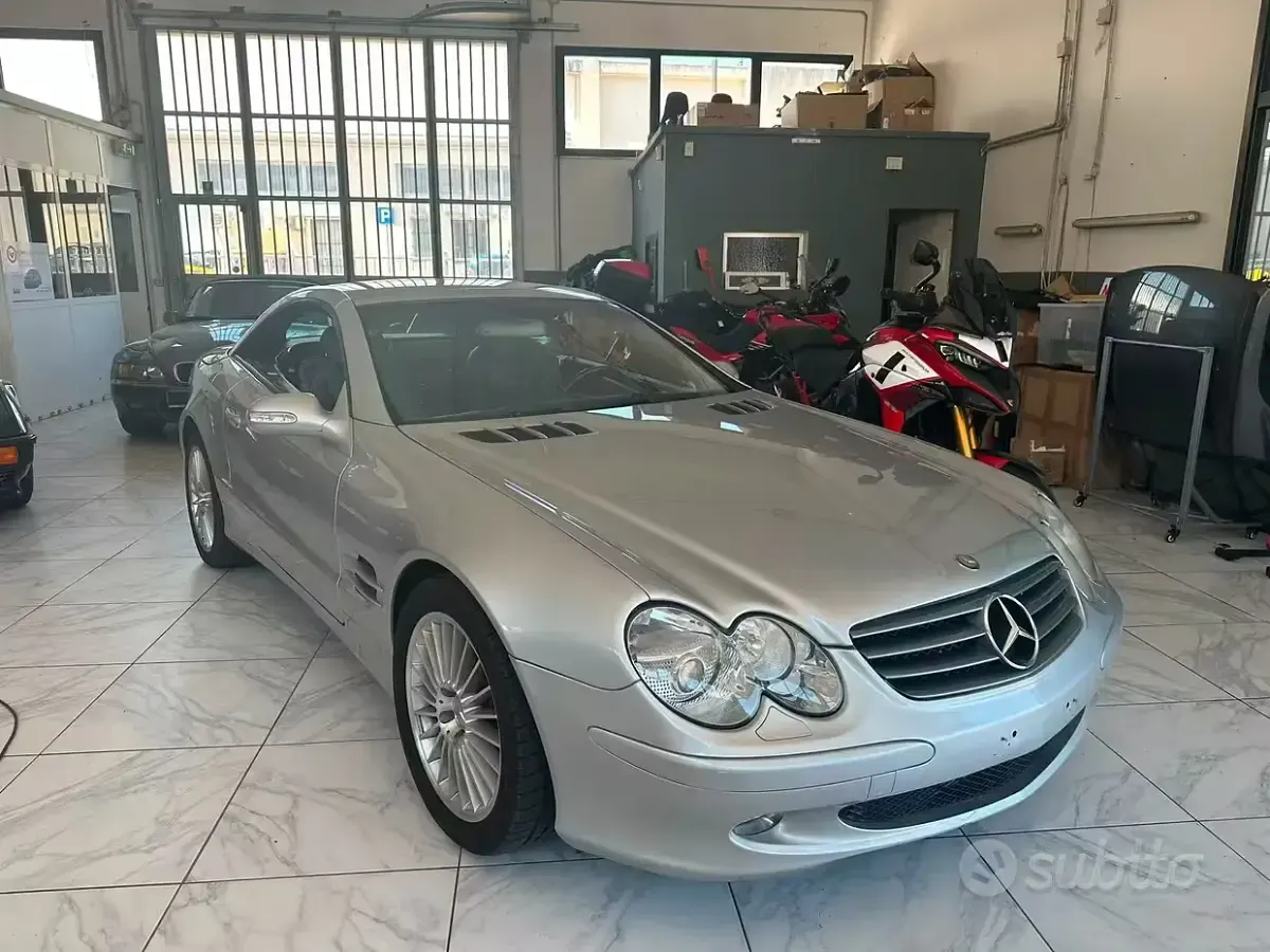 Usata Mercedes SL500 306 CV (225 kW) 2002 Grigio Cabrio