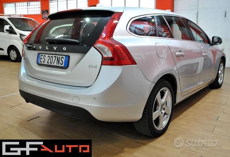 Usata Volvo V60 R-Design 163 CV (119 kW) 2013 Argento Station wagon