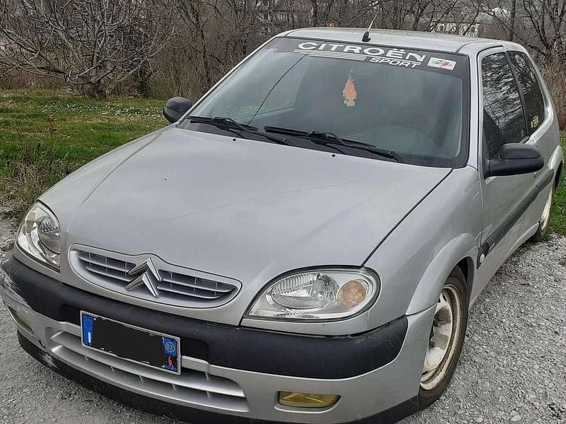 Usata Citroën Saxo 98 CV (72 kW) 2002 Argento Utilitaria