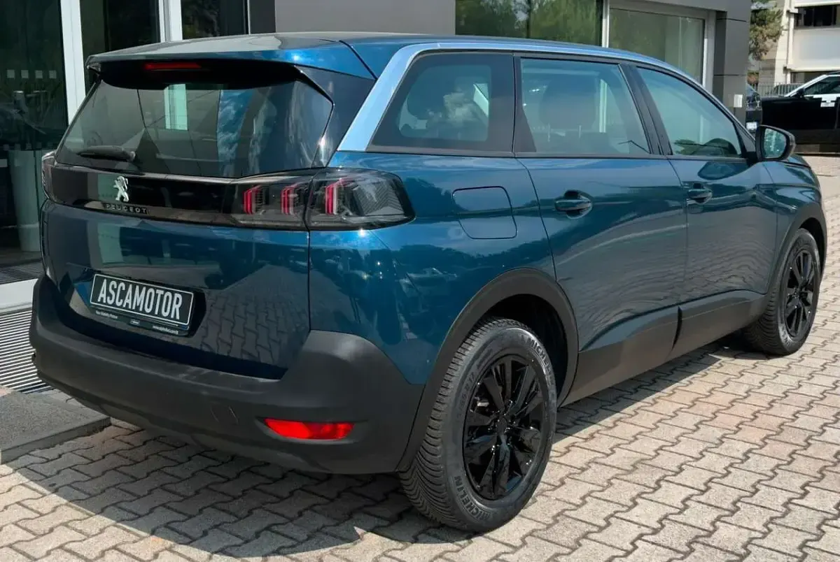 Usata Peugeot 5008 Allure 131 CV (96 kW) 2021 Blu/azzurro SUV