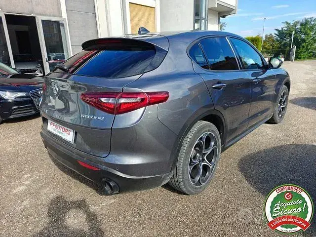 Usata Alfa Romeo Stelvio Sprint 160 CV (117 kW) 2022 Grigio SUV