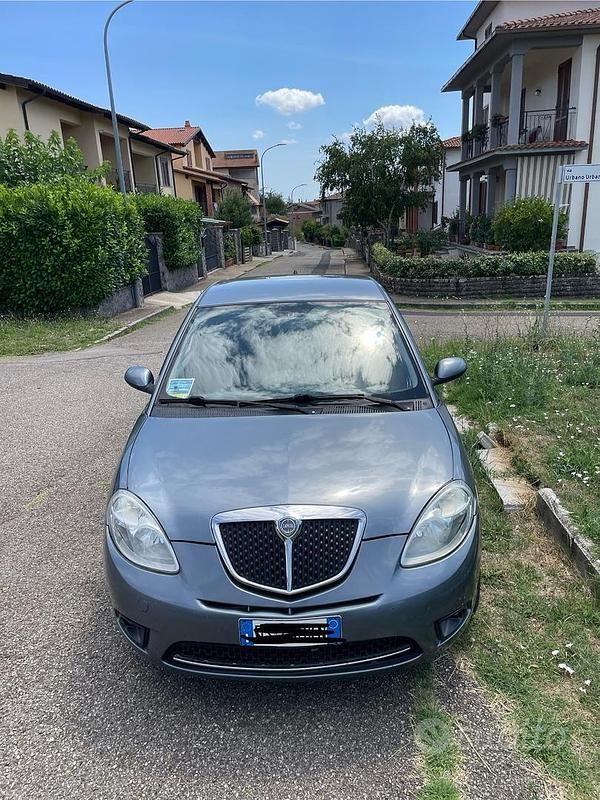 Usata Lancia Ypsilon 75 CV (55 kW) 2008 Grigio Utilitaria