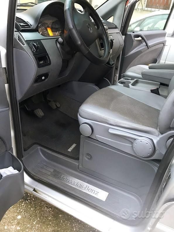 Begagnad Mercedes Viano 115 HK (84 kW) 2007 Grå Minibuss