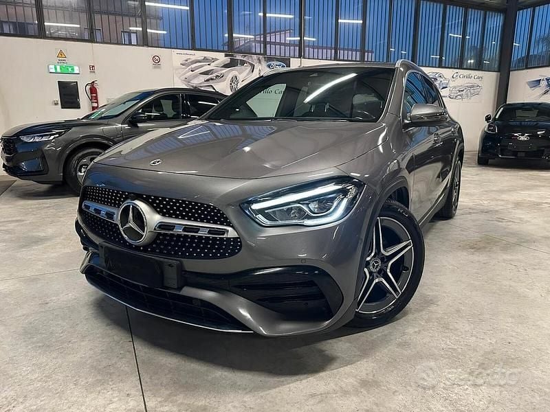 Grigio Usata 2022 Mercedes 200 Premium Tre volumi | 34.000 € (Buon prezzo) - Immagine 1/4