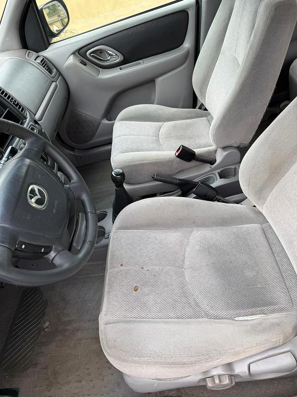 Usata Mazda Tribute 124 CV (91 kW) 2004 Argento SUV