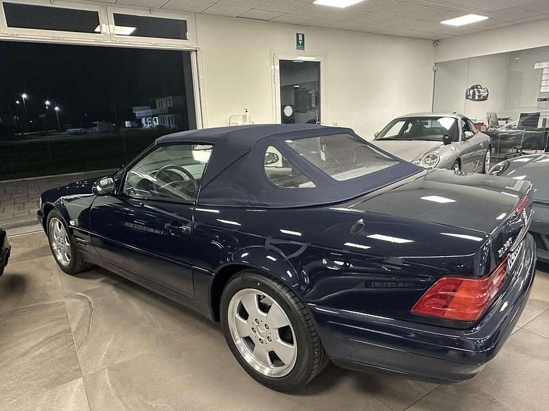 Usata Mercedes SL320 224 CV (164 kW) 1999 Blu notte met. Cabrio