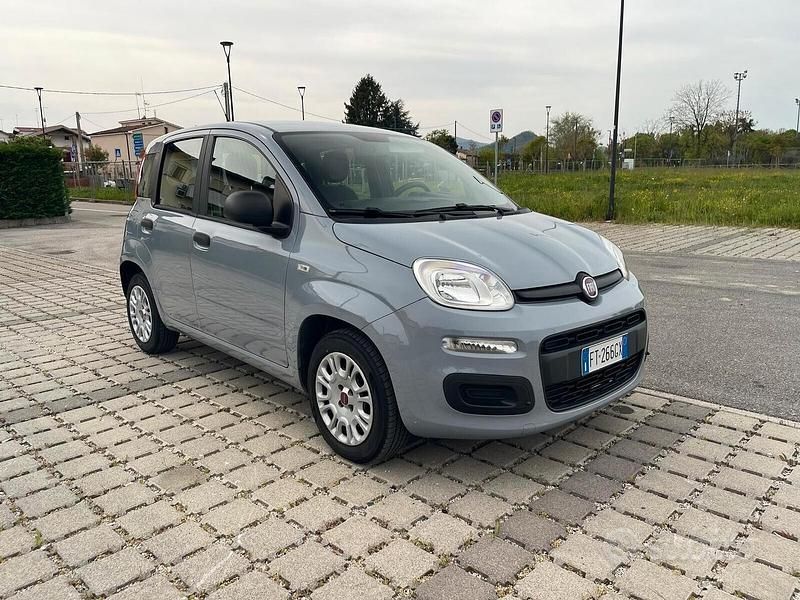 Usata Fiat Panda Lounge 69 CV (50 kW) 2018 Grigio Utilitaria