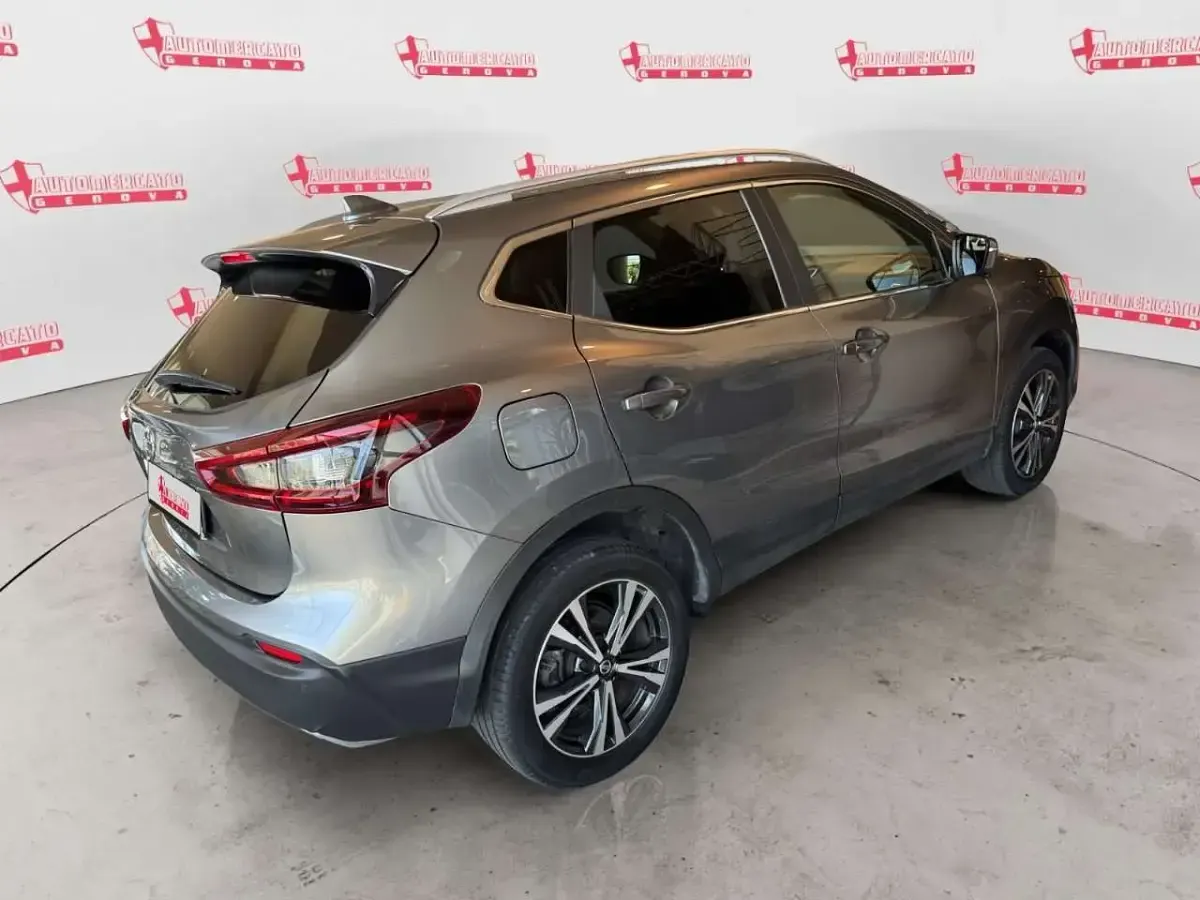 Usata Nissan Qashqai N-Connecta 140 CV (102 kW) 2021 Grigio SUV