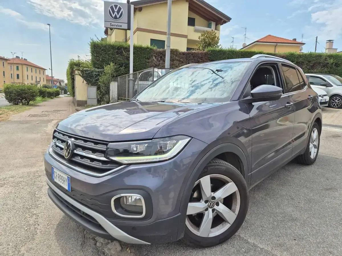 Usata VW T-Cross Advance 110 CV (80 kW) 2023 Smoky gray met SUV