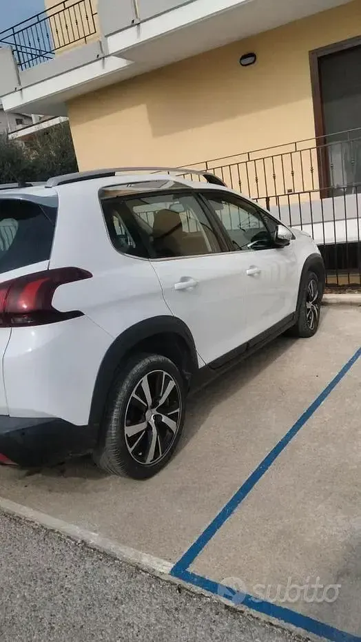 Usata Peugeot 2008 Allure 120 CV (88 kW) 2017 Bianco SUV