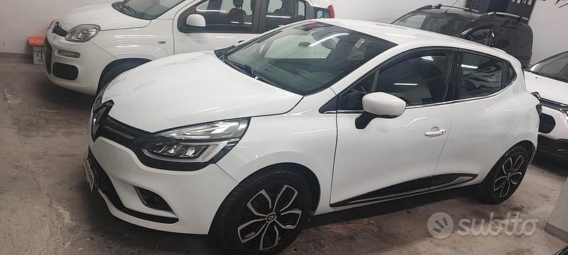 Bianco Usata 2018 Renault Clio IV Tre volumi | 9500 € (Buon prezzo) - Immagine 1/4