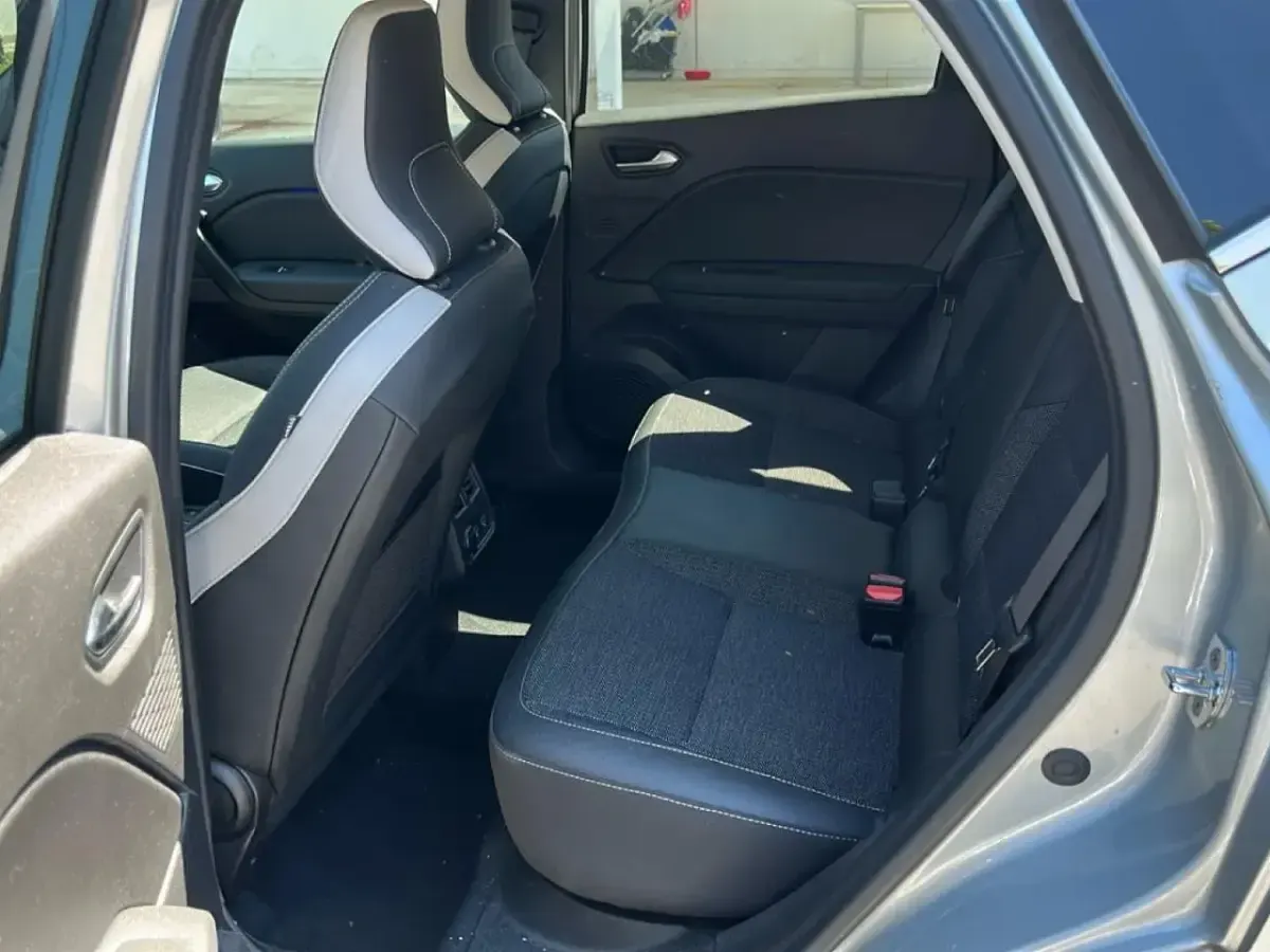 Usata Renault Captur Intens 101 CV (74 kW) 2023 Grigio SUV