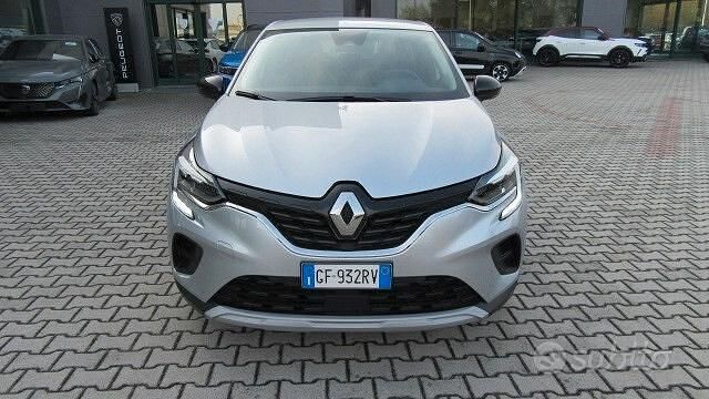 Usata Renault Captur Business 101 CV (74 kW) 2021 Argento SUV