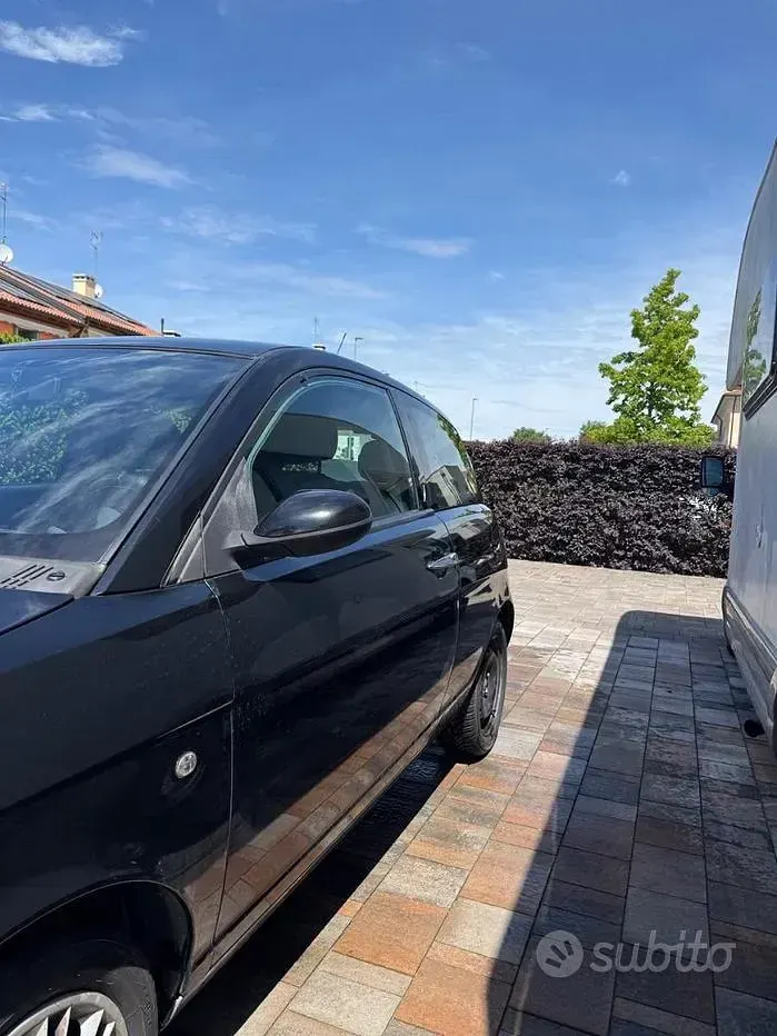 Usata Lancia Ypsilon 60 CV (44 kW) 2008 Nero Utilitaria