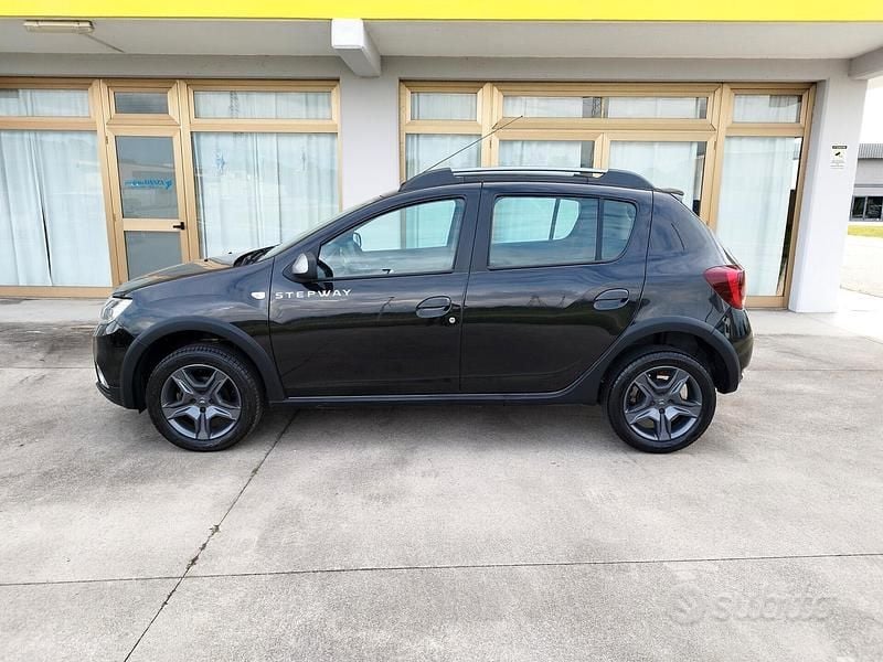 Usata Dacia Sandero Stepway 89 CV (65 kW) 2018 Nero Berlina