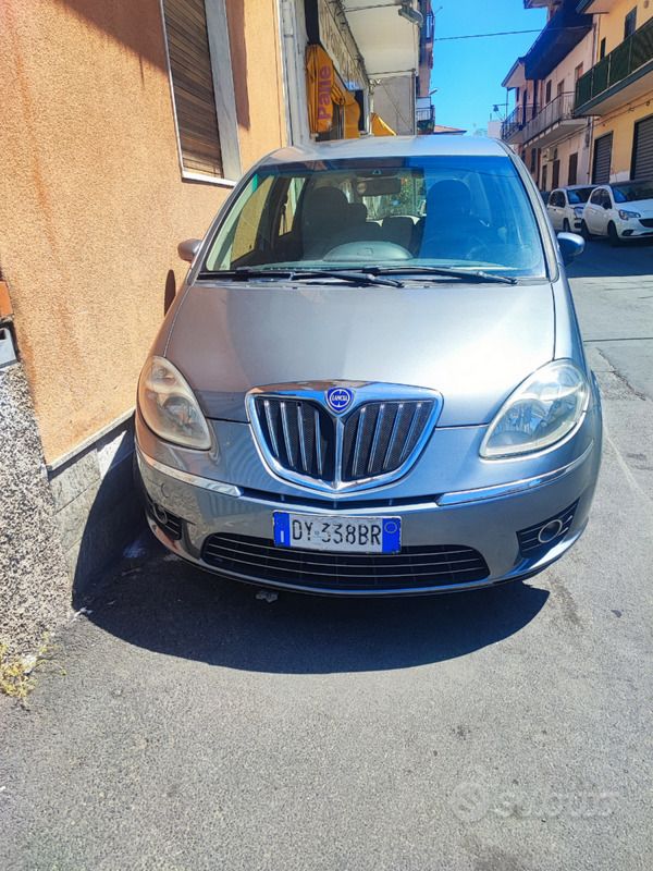 Usata Lancia Musa 90 CV (66 kW) 2009 Grigio Monovolume