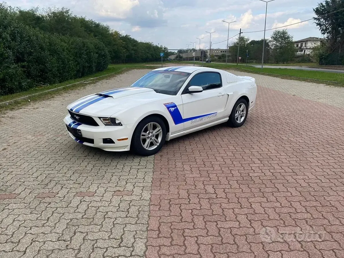 Usata Ford Mustang 309 CV (227 kW) 2012 Bianco