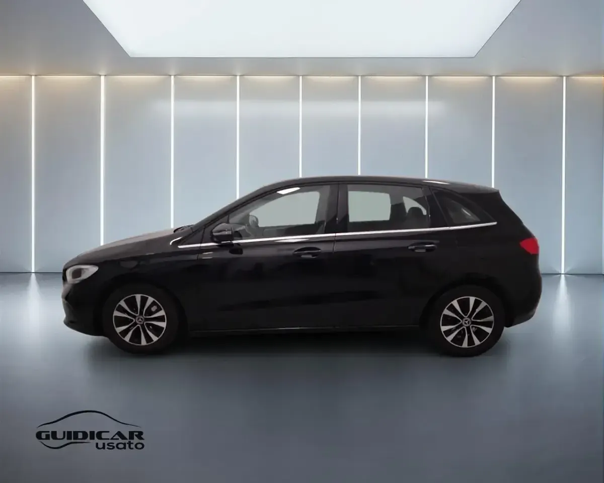 Usata Mercedes B180 116 CV (85 kW) 2022 Nero Utilitaria