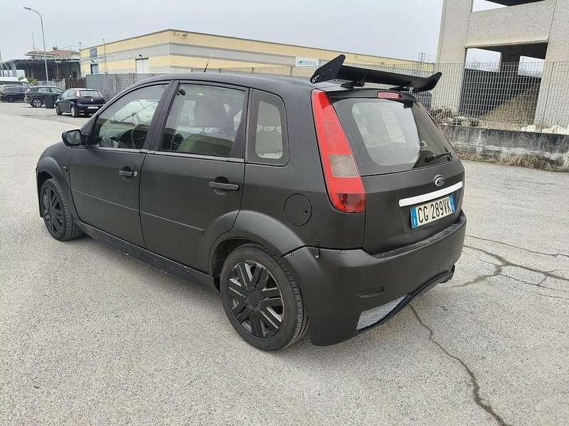 Usata Ford Fiesta Ghia 75 CV (55 kW) 2001 Utilitaria