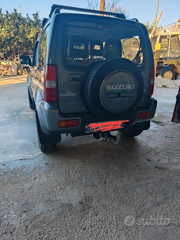 Usata Suzuki Jimny 65 CV (47 kW) 2010 Grigio SUV